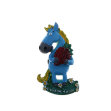 Магнит Коняшка с ягодкой 6,5*3,8 см