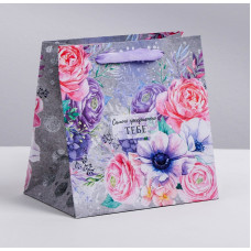 Пакет крафтовый квадратный «Цветочный вихрь», 30 × 30 × 12 см
