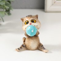 Фигурка  «Котишка надувает воздушный шар», 7×6×7 см